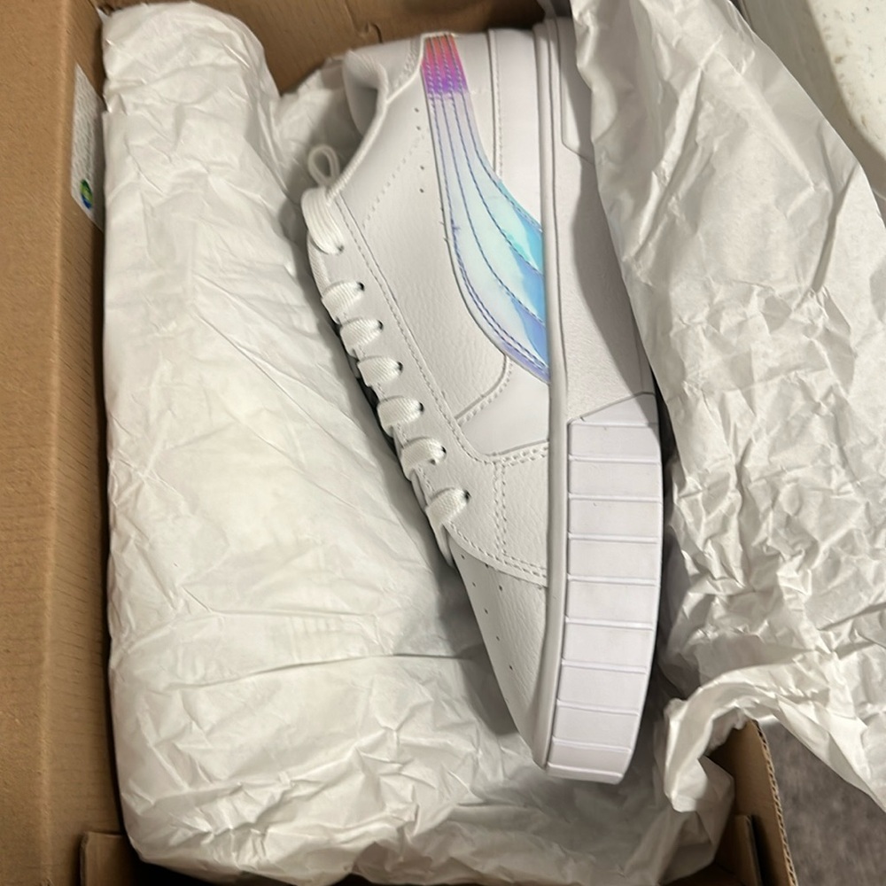 Kids NIB super cute and versatile Puma sneaker
